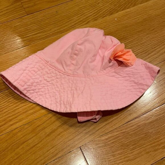 CARTER'S 𝅺carter’s 12-24 m girl hat. Barely worn - Picture 2 of 5